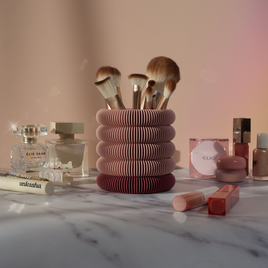 Twist-Lock Makeup Brush Holder & Cleaner – 2-in-1 storage and deep cleaning tool for makeup brushes.